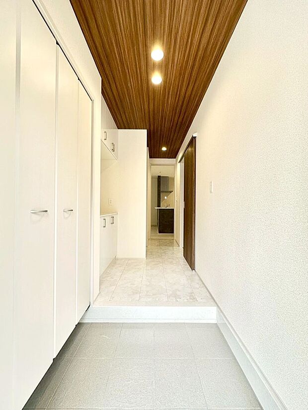 家族の帰宅やお客様をあたたかく迎える玄関