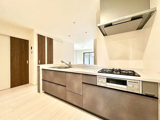 料理をしながらでもご家族との会話を楽しめる対面キッチン