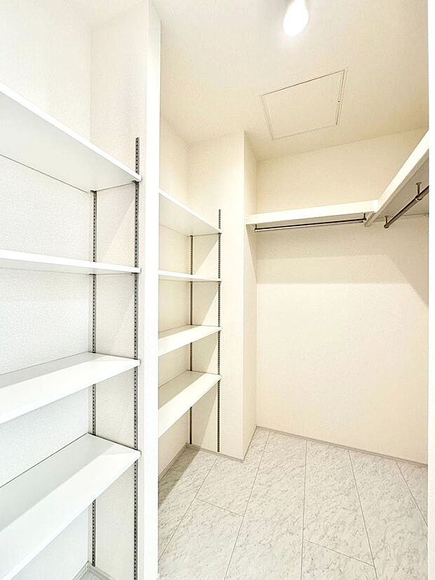 便利な収納がたっぷりで、スッキリした使いやすい洗面室に  