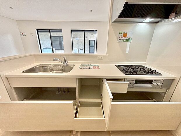 使いやすさを優先したスライド式収納タイプ！