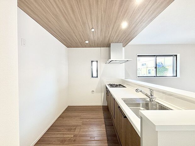 ゆとりあるキッチンではご家族と楽しくお料理ができます。