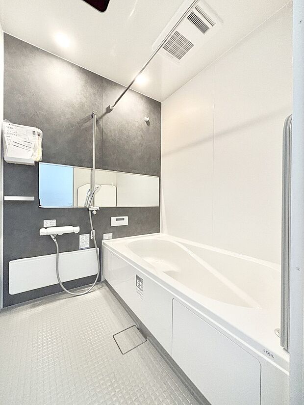 落ち着いた雰囲気でゆっくりお寛ぎいただけるバスルーム