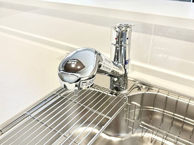 いつでも清潔なおいしいお水を。一つの水栓で水道水と浄水を使い分け。