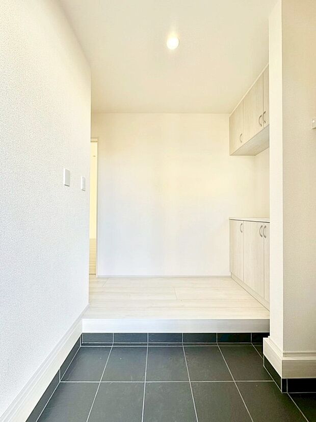 飾り棚を利用して、お越しいただくお客様をおもてなしできます。