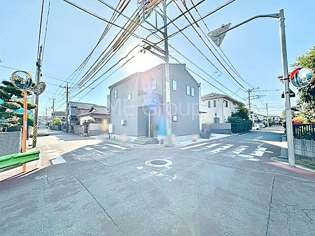 角地なので日当たりも良く、お家が堂々として見えます。