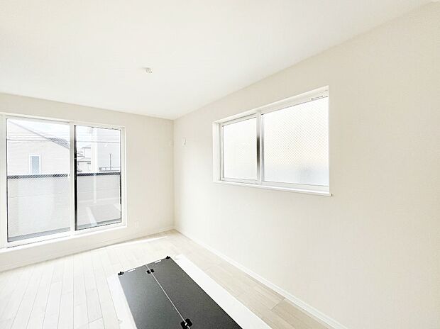 2面採光なので、明るく風通しも良く心地良い生活が送れます。