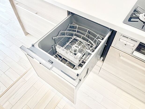 面倒なお片づけは食洗機にお任せ！家事の負担が減って、時間にも気持ちにもゆとりができます。