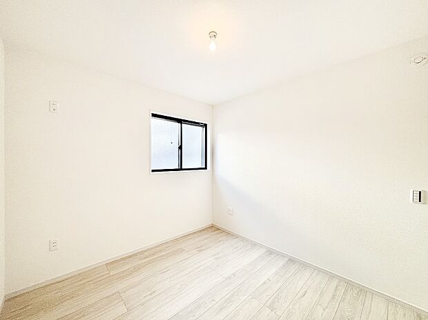 個室としても利用できる納戸（サービスルーム）