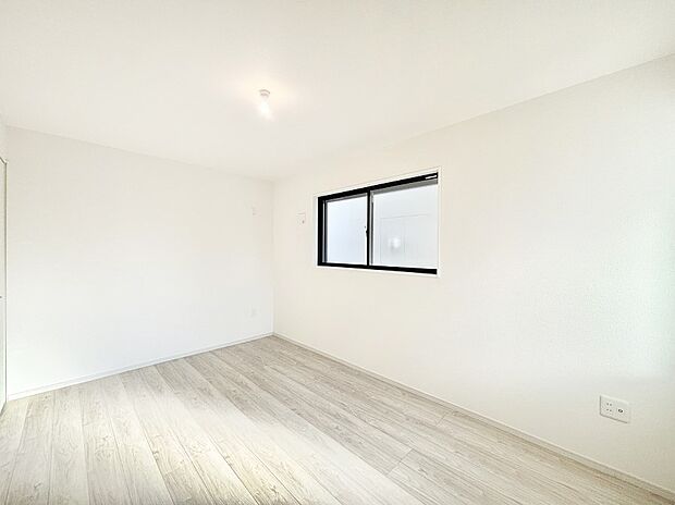 窓からのやさしい光が心地よいプライベートルーム