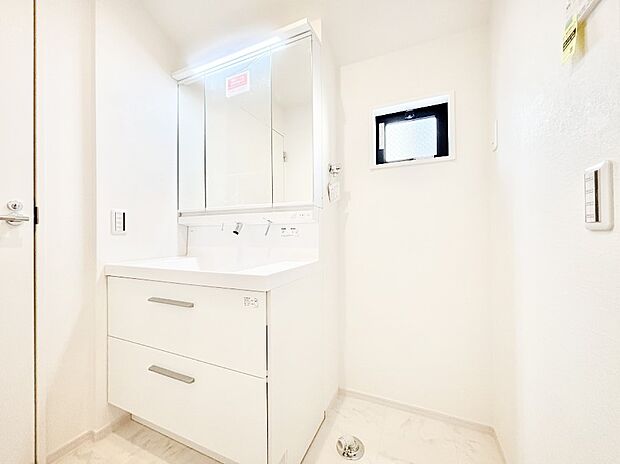ゆとりの洗面スペースで朝の身支度もラクラク