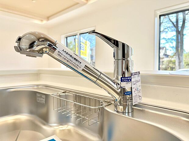 いつでも清潔なおいしいお水を。一つの水栓で水道水と浄水を使い分け。