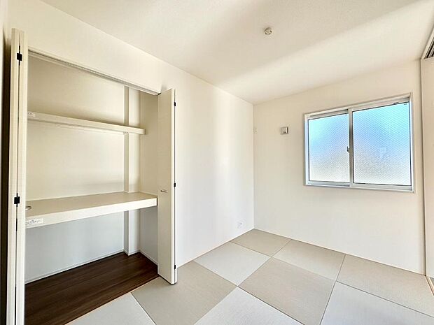 リビング隣接の和室は毎日の暮らしに癒しと安らぎをもたらしてくれます