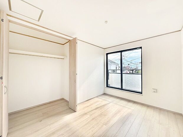 使いやすい形でベットや家具の置き方にも困ることもありません。