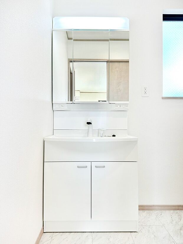 収納力と機能性に優れた洗面化粧台