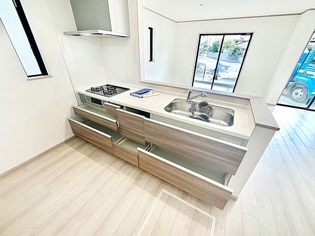 使いやすさを優先したスライド式収納タイプ!