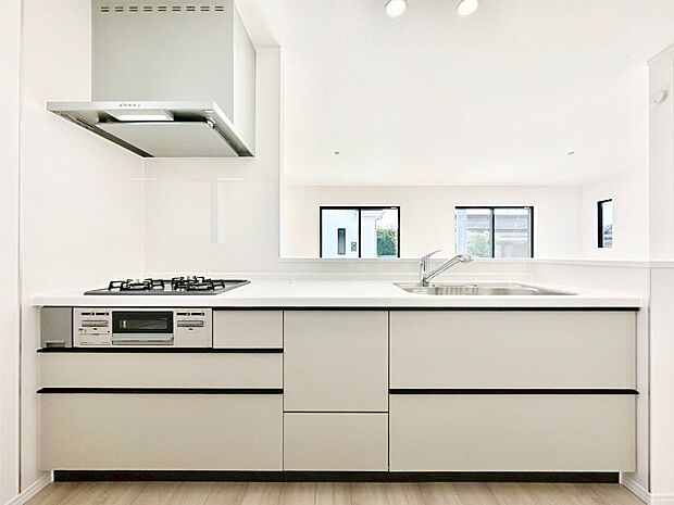 リビングで遊ぶお子様を見守りながらお料理ができる対面キッチン