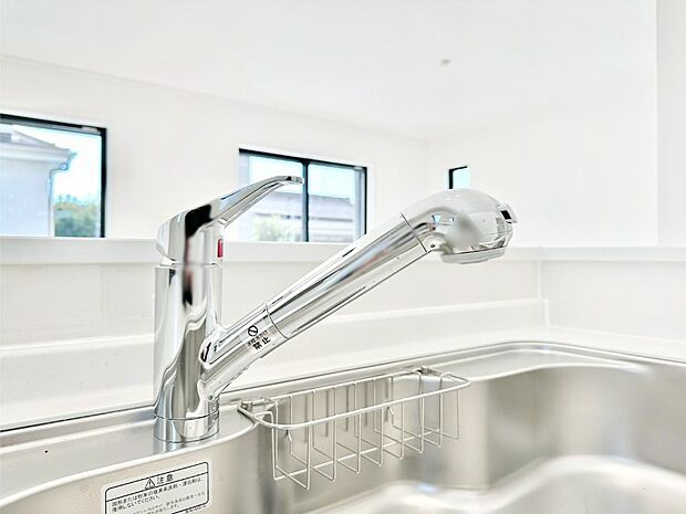 いつでも清潔なおいしいお水を。一つの水栓で水道水と浄水を使い分け。