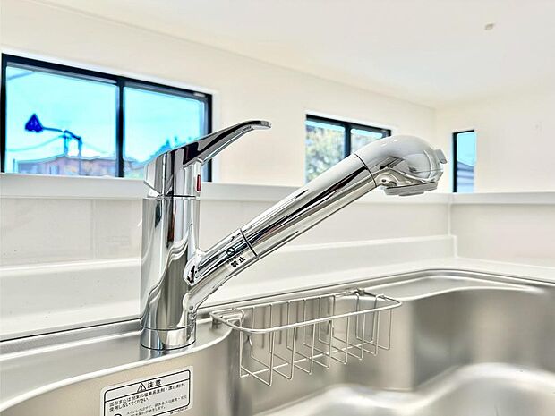 いつでも清潔なおいしいお水を。一つの水栓で水道水と浄水を使い分け。