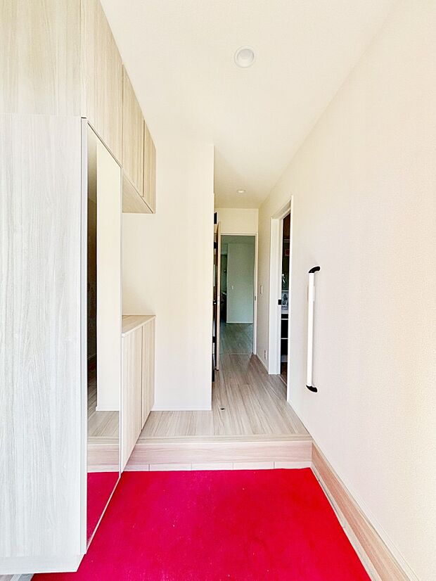 家族の帰宅やお客様をあたたかく迎える玄関