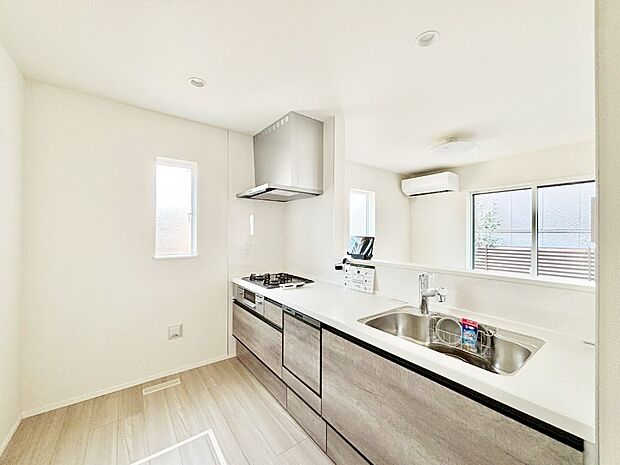 料理をしながらご家族との会話を楽しめる対面カウンターキッチン