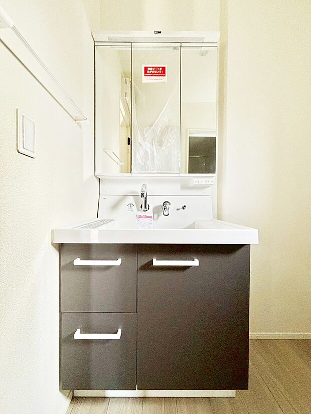 収納力と機能性に優れた洗面化粧台