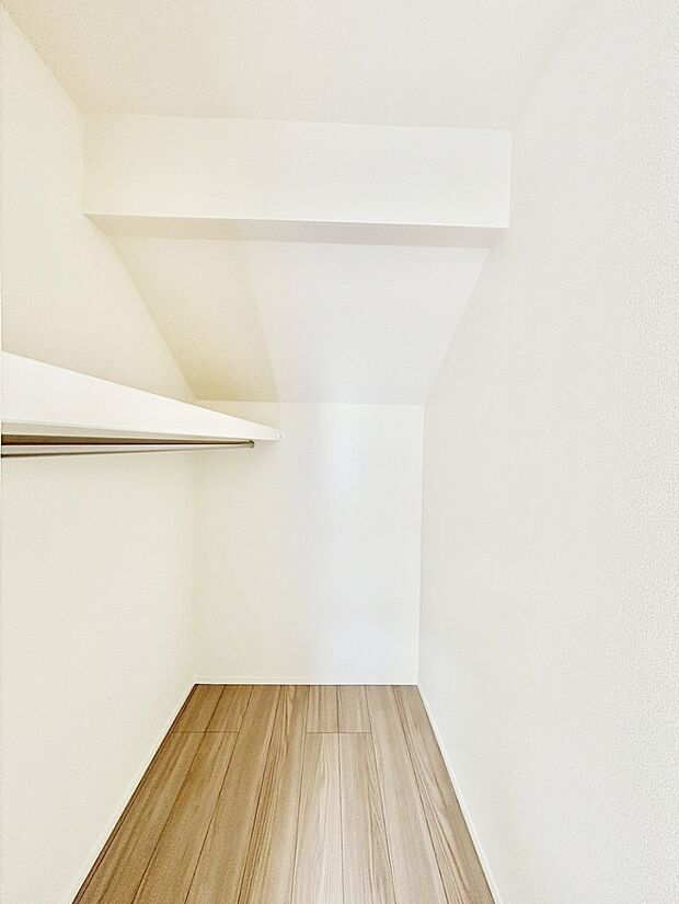 ウォークインクローゼットの活用で生活空間スッキリ