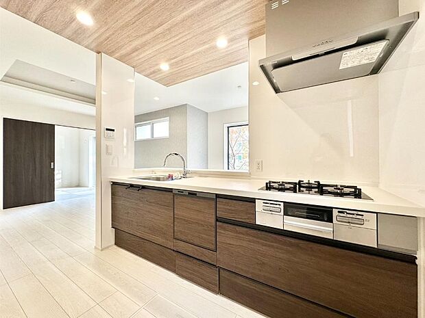 広々とした使い勝手の良いキッチンで日々のお料理も楽しくなりそう