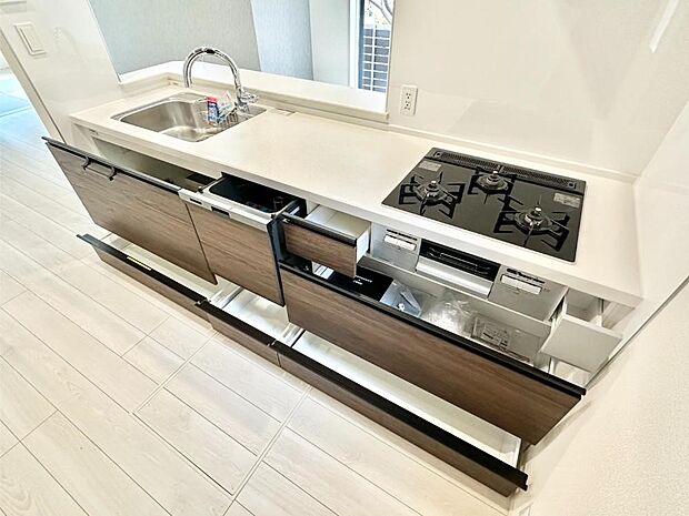 使いやすさを優先したスライド式収納タイプ!