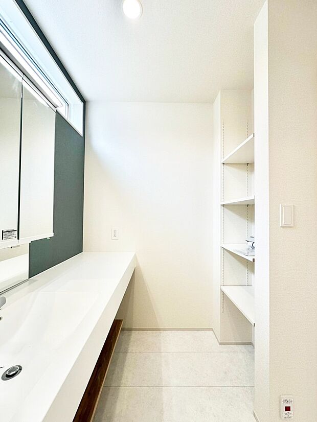 キッチンとの動線を考慮した水廻り集中設計で忙しい時間の家事もラクラク