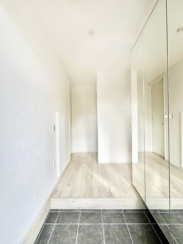 家族の帰宅やお客様をあたたかく迎える玄関