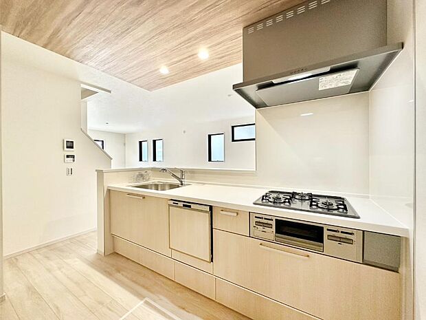 毎日使うキッチンだから、使いやすさ＆お手入れのしやすさにこだわりました。 