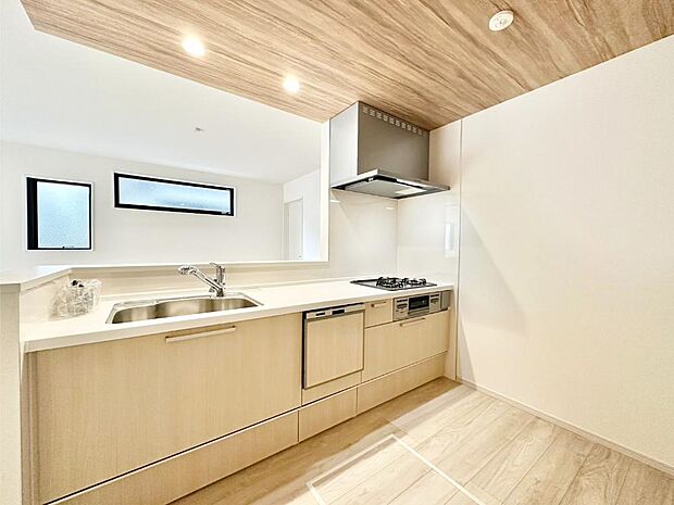 料理をしながらでもご家族との会話を楽しめる対面キッチン