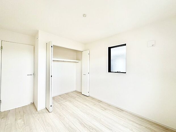 使いやすい形でベットや家具の置き方にも困ることもありません。   