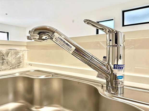 いつでも清潔なおいしいお水を。一つの水栓で水道水と浄水を使い分け。