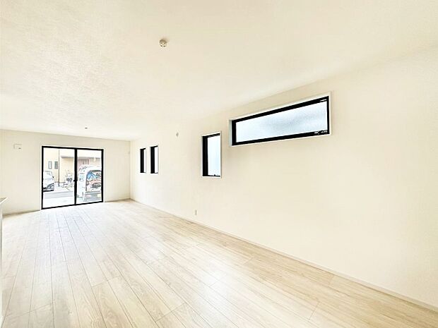 家族の笑顔が自然と生まれてくる、そんな雰囲気のダイニングに仕上がっています。