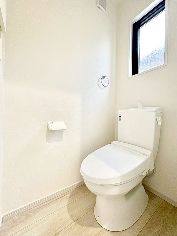 トイレは安心の2箇所!朝のバタバタも一安心です。