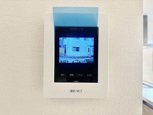 訪問者が一目でわかる安心のTVモニター付きインターホン。