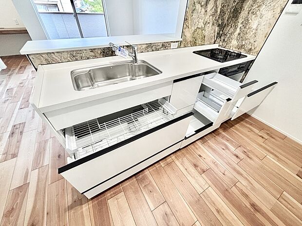 使いやすさを優先したスライド式収納タイプ！