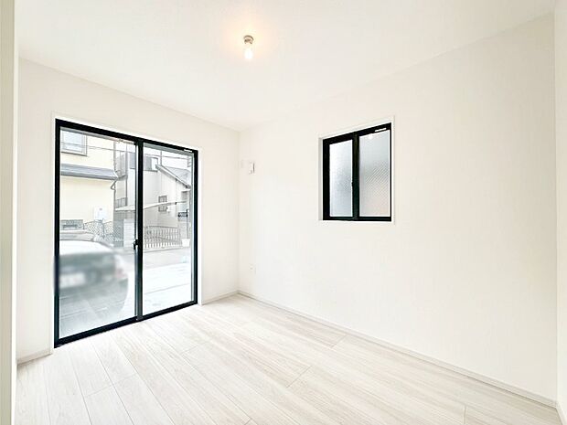 使いやすい形でベットや家具の置き方にも困ることもありません。