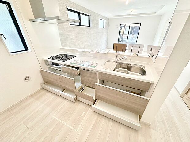 使いやすさを優先したスライド式収納タイプ!