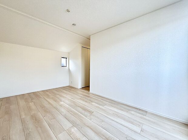 お子さまのお部屋としても！衣類の整理整頓に便利なクローゼット付きの洋室！