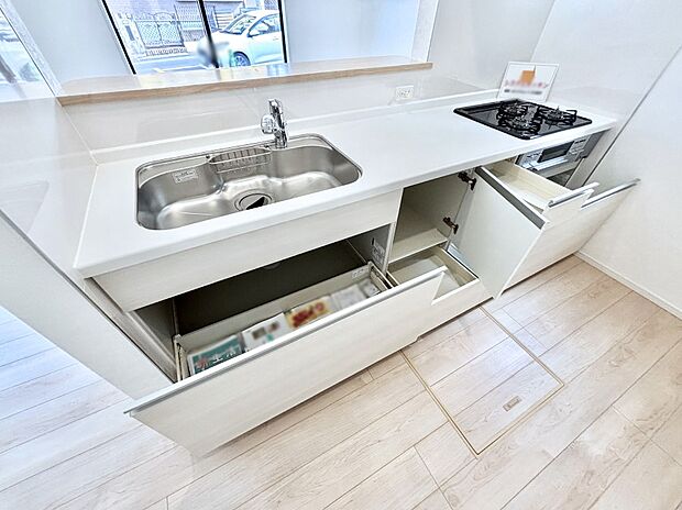 使いやすさを優先したスライド式収納タイプ！