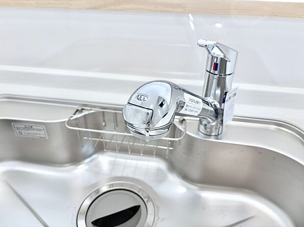 いつでも清潔なおいしいお水を。一つの水栓で水道水と浄水を使い分け。