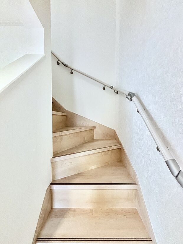 安全性を考慮し階段には手すりを設置しています