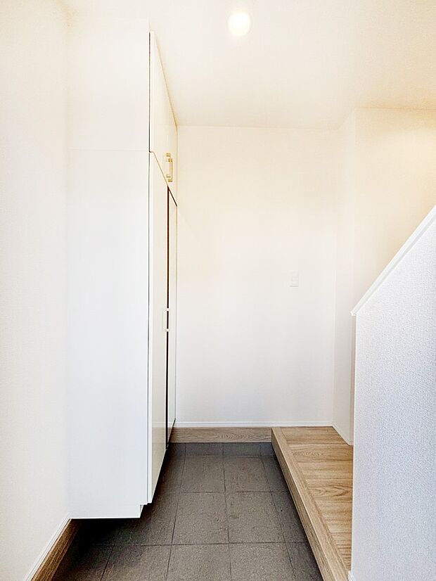 いつもきれいにしておきたい玄関ですね。