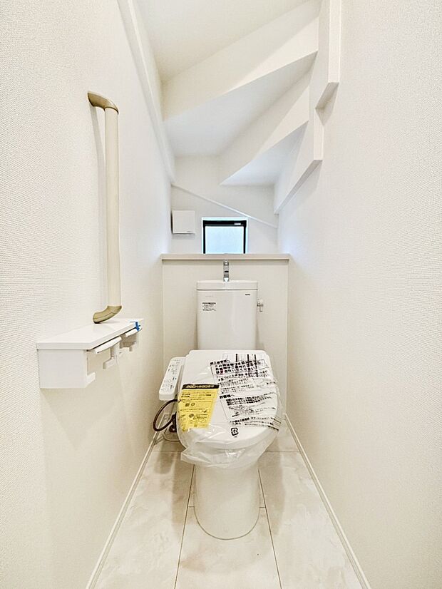 明るく清潔感のあるトイレです。