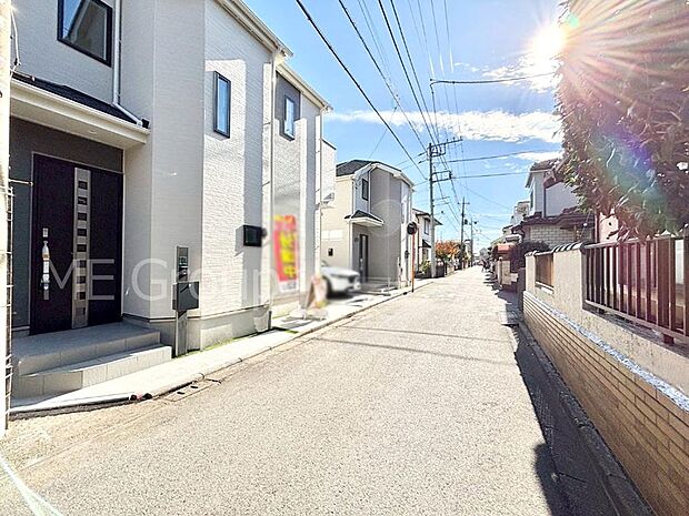 前面道路はきちんと整備されています