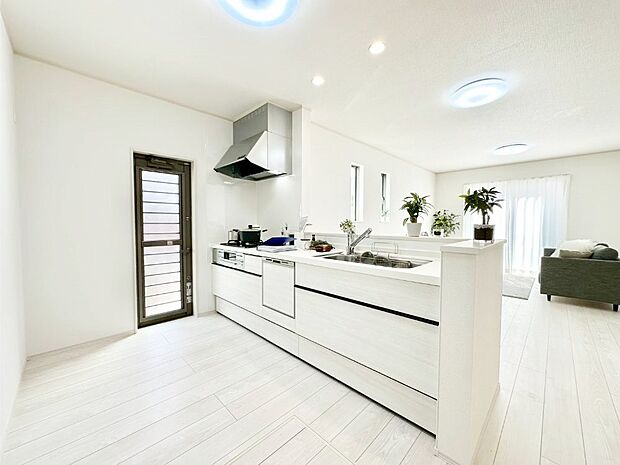 料理をしながらご家族との会話を楽しめる対面カウンターキッチン