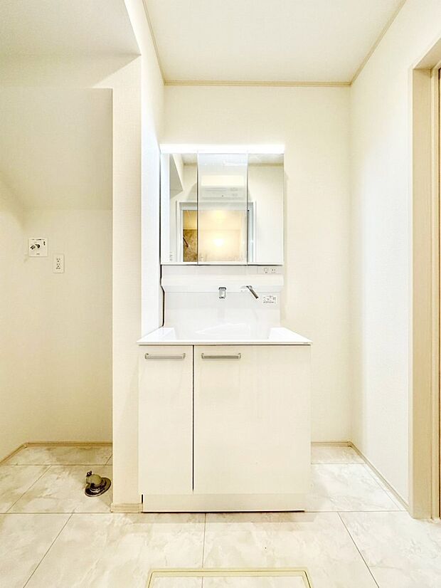 収納力と機能性に優れた洗面化粧台