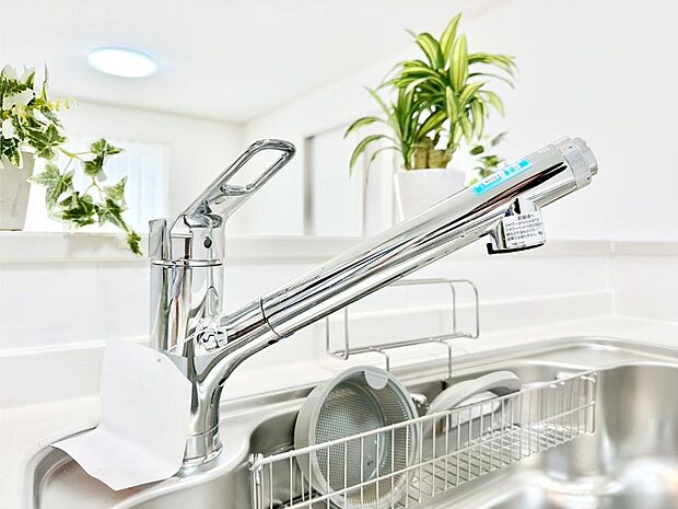 いつでも清潔なおいしいお水を。一つの水栓で水道水と浄水を使い分け。